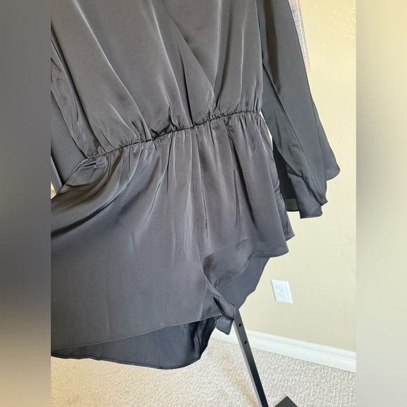 Steve Madden Farrah Long Sleeve Charmeuse Black Romper Women’s Medium - Picture 6 of 8